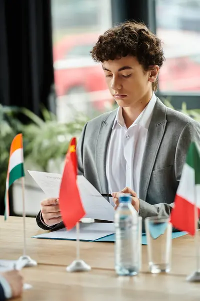 A teenager participates in a UN Model event, intently reviewing documents. — Stock Photo