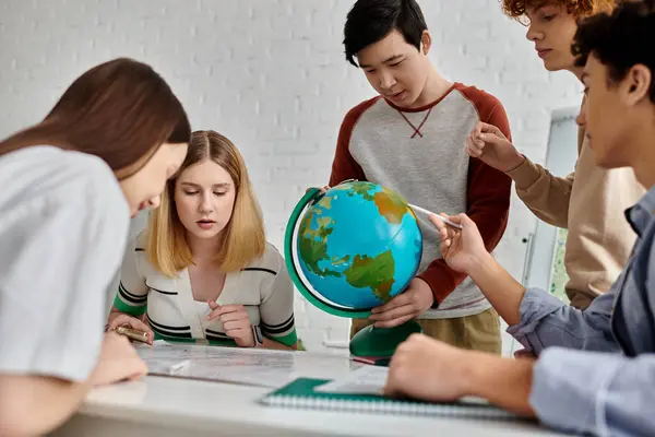 Teenagers discuss global issues at a Model UN event. — Stock Photo