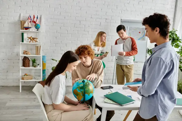 Teenagers engage in a passionate discussion about global issues at a UN Model event. — Stock Photo