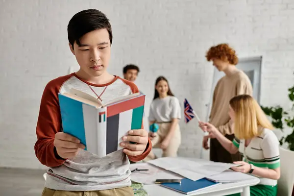 Teen in UN Model conference reads book. — Stock Photo
