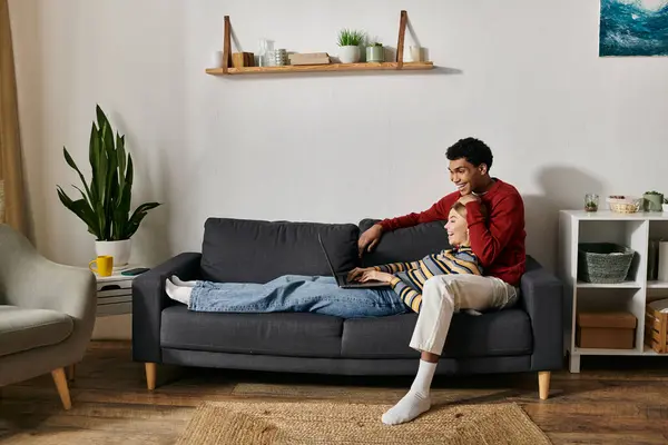 A happy, multicultural couple enjoys quality time together in their modern apartment. — Stock Photo