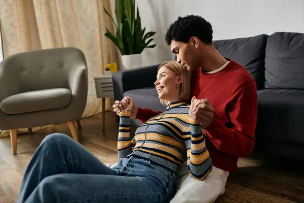 A happy multicultural couple spends time together in a modern apartment. — Stock Photo