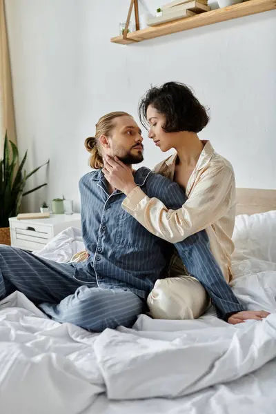 A loving couple shares a tender moment in bed, gazing into each others eyes. — Stock Photo