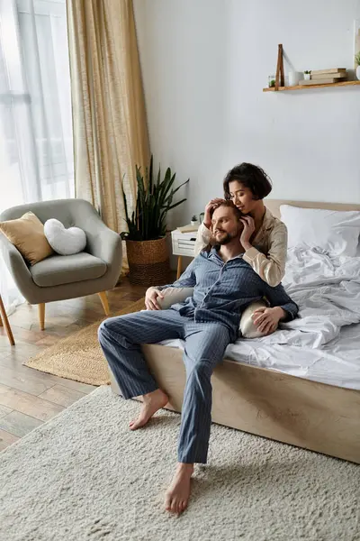 A couple relaxes in bed together, enjoying a peaceful morning at home. — Stock Photo