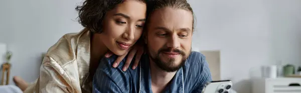 A couple snuggles close together at home, sharing a moment of intimacy and warmth. — Stock Photo