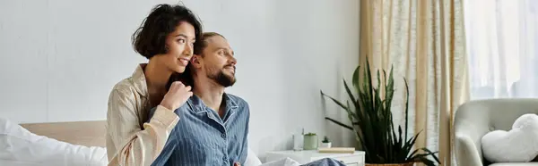 A loving couple relaxes at home, enjoying each others company in a cozy setting. — Stock Photo