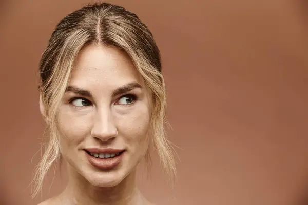 A young woman with vitiligo, posing against a beige backdrop. — Stock Photo