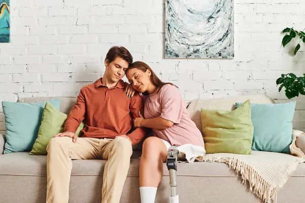 A couple relaxing on a sofa together. — Stock Photo