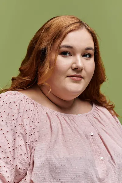 Confident redhead in pink lace blouse stares at camera — Stock Photo