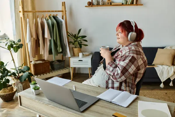 A woman enjoys a quiet moment at home with a cup of coffee. — Stock Photo