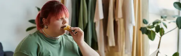 A woman enjoys a snack at home. — Stock Photo