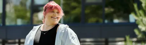 A plus-size woman with pink hair smiles brightly as she walks outdoors. — Stock Photo