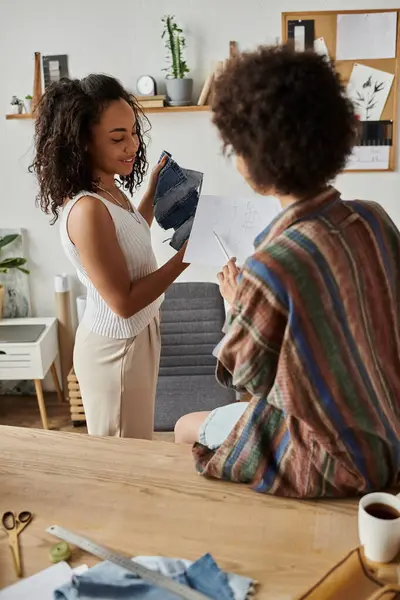 A couple joyfully customizes their clothes while sharing ideas and inspiration. — Stock Photo