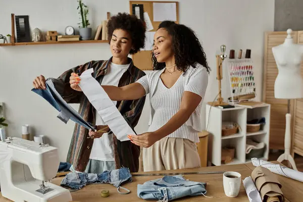 A couple recycles their clothes together, transforming fabric into stylish new designs. — Stock Photo