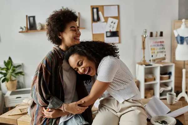 Couple shares laughter in a stylish studio. — Stock Photo