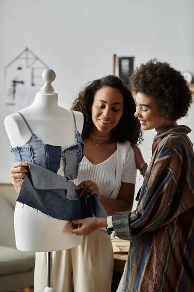 Two individuals joyfully recreate clothing styles using upcycled materials. — Stock Photo