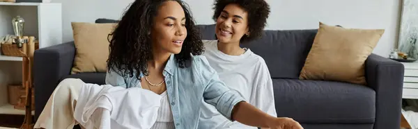 A couple enjoys transforming old clothes into something new. — Stock Photo