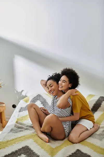 Two women share a warm moment while relaxing together at home. — Stock Photo