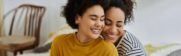 A joyful couple shares tender laughter and love in their cozy home. — Stock Photo