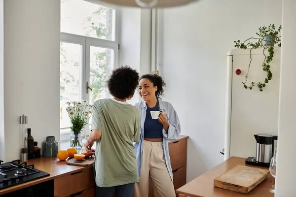 Loving partners enjoy a warm morning together in their inviting kitchen. — Stock Photo