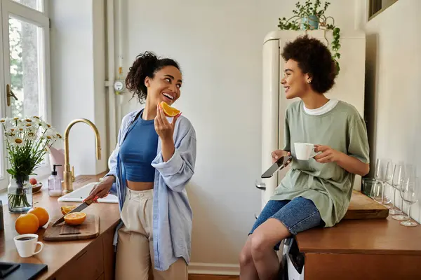 Two women share smiles and laughter while preparing breakfast together. — Stock Photo