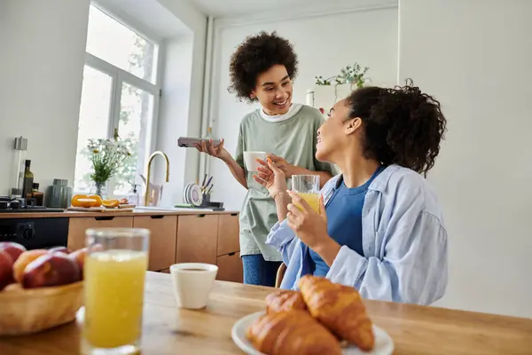 A lovely couple shares laughter while savoring breakfast together. — Stock Photo