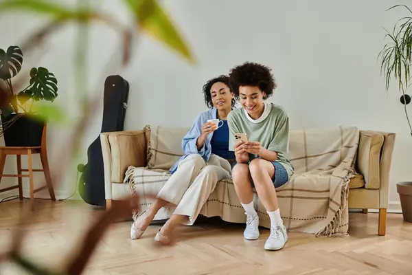 A loving couple shares laughter and warmth while relaxing at home. — Stock Photo