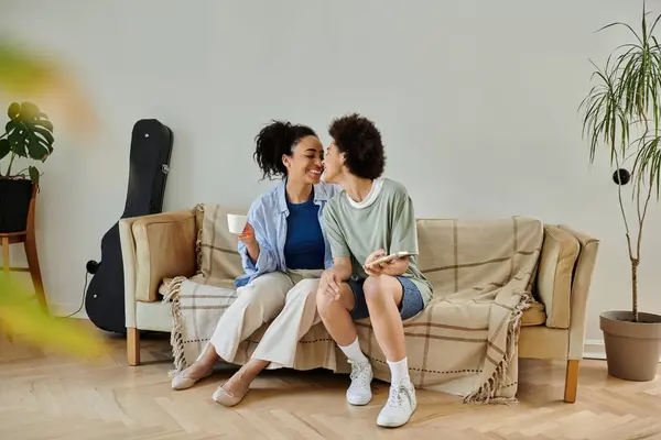 A loving couple shares a playful moment on their cozy sofa. — Stock Photo