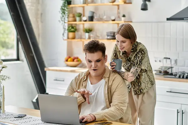 Two friends interact joyfully while working on a laptop at home. — Stock Photo