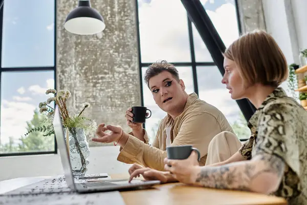 Two friends enjoy coffee and engaging conversation in a cozy setting. — Stock Photo