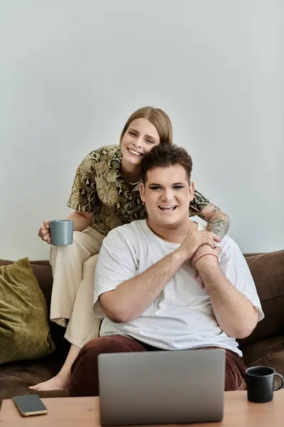 Friends share laughter and warmth while relaxing in their stylish home. — Stock Photo