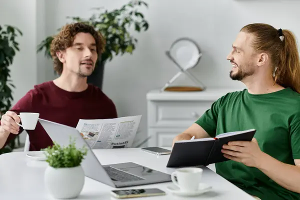 A loving couple enjoys coffee and conversation at their cozy kitchen table. — Stock Photo