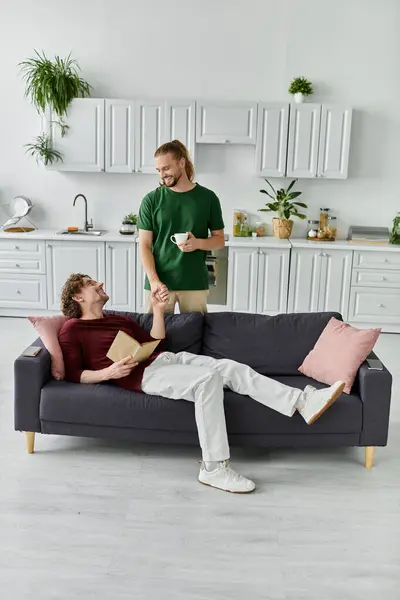 A happy couple shares a cozy moment in their stylish kitchen. — Stock Photo