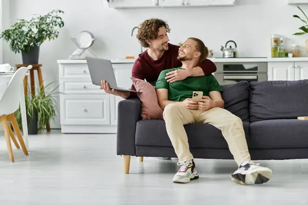 A joyful moment as two partners share smiles and laughter at home. — Stock Photo