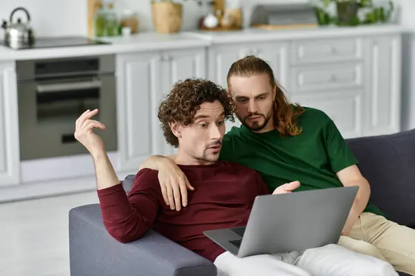 Two partners share a cozy moment while engaging with a laptop. — Stock Photo