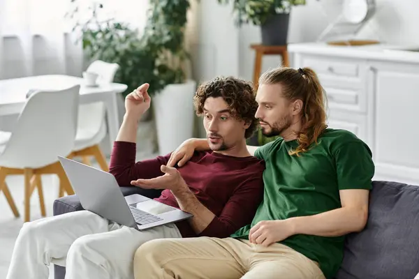 Couple shares a warm moment while engaging with a laptop at home. — Stock Photo