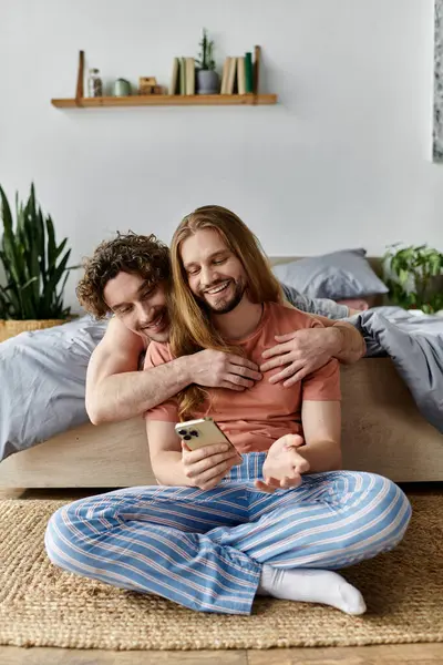 A couple shares laughter and affection while enjoying a cozy moment at home. — Stock Photo
