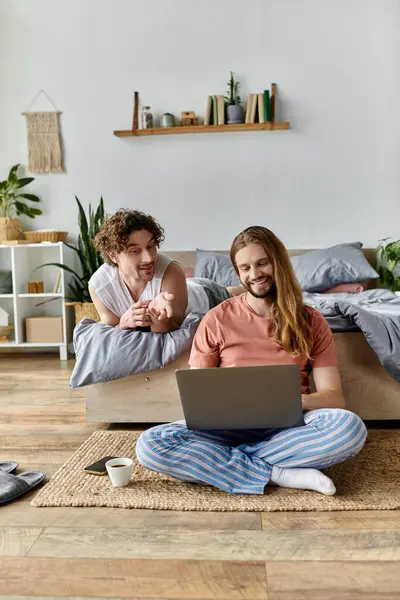 Couple enjoys each other while working on a laptop at home. — Stock Photo