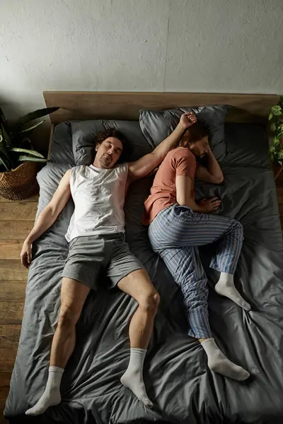 A loving couple enjoys a peaceful morning snuggled in bed. — Stock Photo