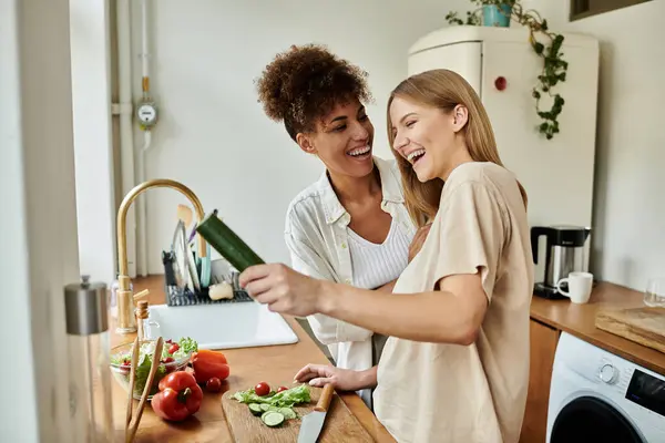 Loving partners share laughter while preparing a healthy meal. — Stock Photo