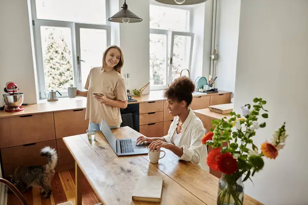 A loving couple shares a warm moment while preparing for their day. — Stock Photo