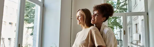 A happy couple embraces, savoring a moment of togetherness indoors. — Stock Photo