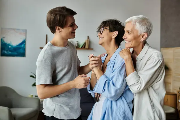 A joyful gathering of a loving family enjoying laughter and connection in a cozy living room. — Stock Photo