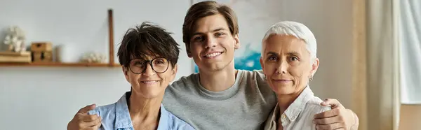 A loving family enjoys time together, sharing smiles and warmth in their inviting home. — Stock Photo
