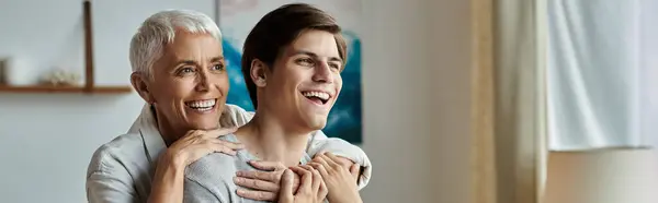 A mother and her adult son share a heartwarming moment filled with laughter and joy at home. — Stock Photo