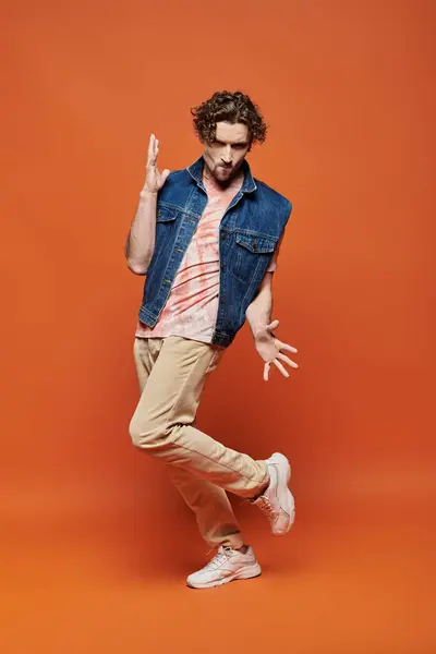 A stylish man showcases his emotions against a bright backdrop. — Stock Photo