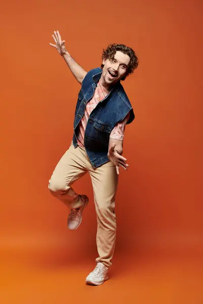 An expressive man joyfully poses with vibrant energy and playful gestures. — Stock Photo
