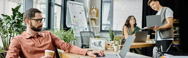 Employees converse thoughtfully in modern office. — Stock Photo