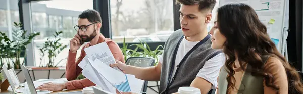 Professionals engaging in discussion during work in office. — Stock Photo