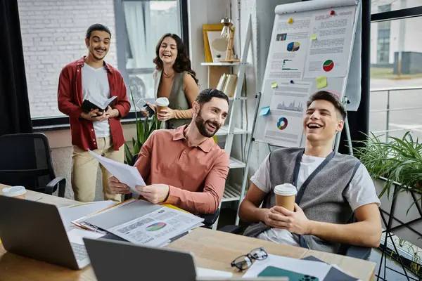 Colleagues engage in relaxed conversation during work at the office. — Stock Photo